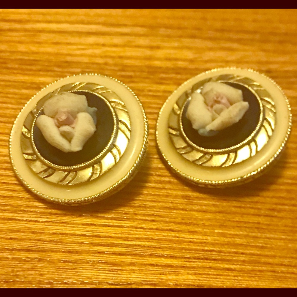 Vintage Round Flower Clip on Earrings